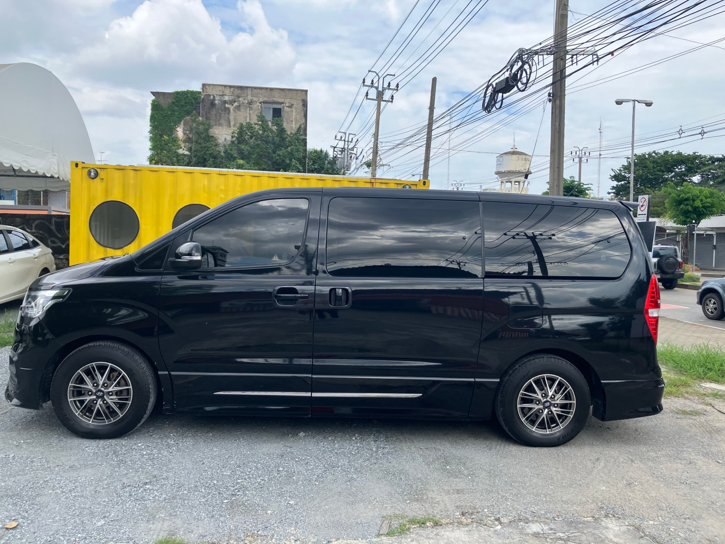 Hyundai H-1
